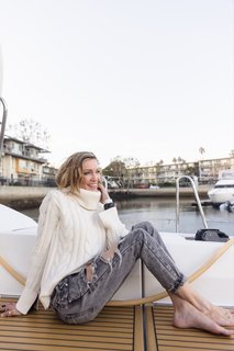 Katie Cassidy feet photo thumbnail