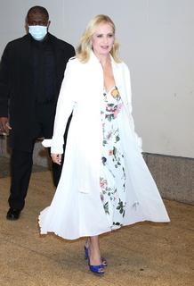 Sarah Michelle Gellar feet photo thumbnail