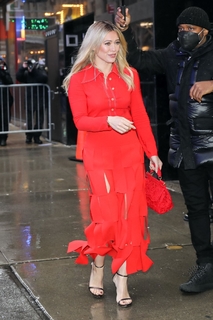 Hilary Duff feet photo thumbnail