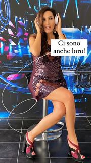 Caterina Balivo feet photo thumbnail