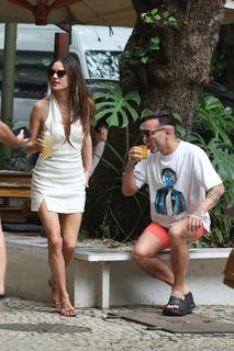 Alessandra Ambrosio feet photo thumbnail