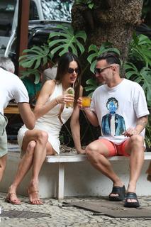 Alessandra Ambrosio feet photo thumbnail