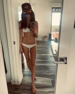 Abigail Spencer feet photo thumbnail