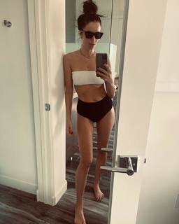 Abigail Spencer feet photo thumbnail