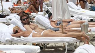 Michelle Hunziker feet photo thumbnail