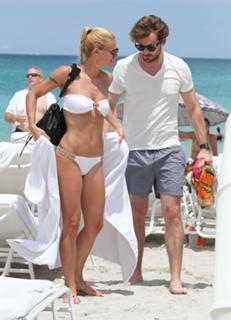Michelle Hunziker feet photo thumbnail
