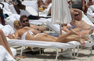 Michelle Hunziker feet photo thumbnail