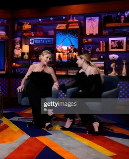 Julie Bowen feet photo thumbnail