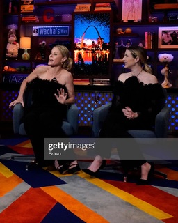 Julie Bowen feet photo thumbnail