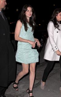 Michelle Monaghan feet photo thumbnail