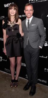 Michelle Monaghan feet photo thumbnail