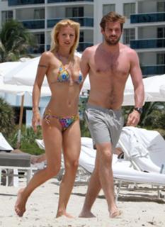 Michelle Hunziker feet photo thumbnail