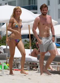 Michelle Hunziker feet photo thumbnail