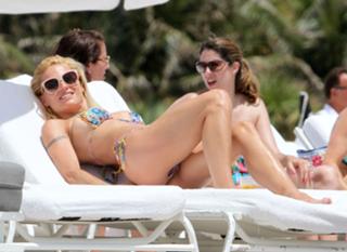 Michelle Hunziker feet photo thumbnail