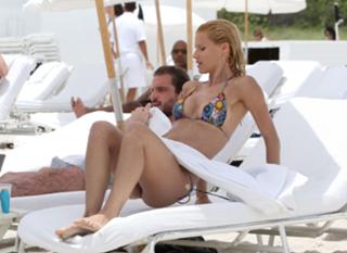 Michelle Hunziker feet photo thumbnail