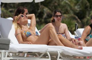 Michelle Hunziker feet photo thumbnail