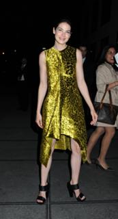 Michelle Monaghan feet photo thumbnail