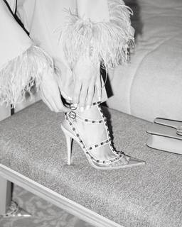 Rosie Huntington-Whiteley feet photo thumbnail