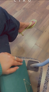 Anushka Sen feet photo thumbnail