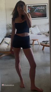 Phoebe Tonkin feet photo thumbnail