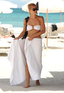 Michelle Hunziker feet photo thumbnail