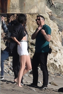 Kendall Jenner feet photo thumbnail