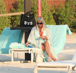 Denise Van Outen feet photo thumbnail