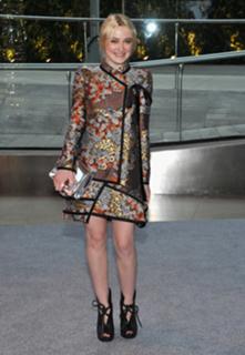 Dakota Fanning feet photo thumbnail
