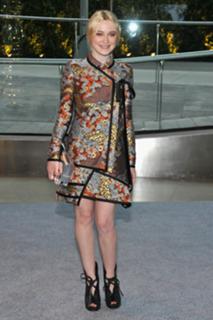 Dakota Fanning feet photo thumbnail