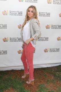Carmen Electra feet photo thumbnail
