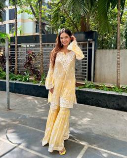 Anushka Sen feet photo thumbnail