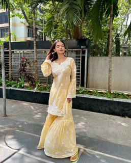 Anushka Sen feet photo thumbnail