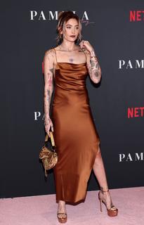 Paris Jackson feet photo thumbnail