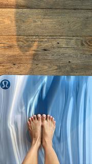 Kino MacGregor feet photo thumbnail