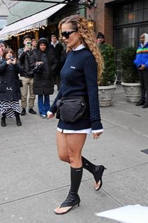 Rita Ora feet photo thumbnail