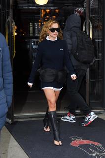 Rita Ora feet photo thumbnail