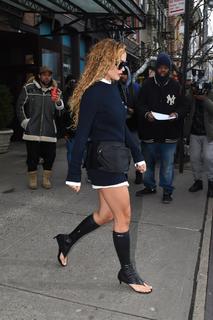 Rita Ora feet photo thumbnail
