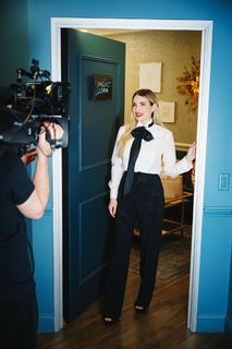 Emma Roberts feet photo thumbnail