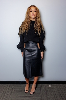 Rita Ora feet photo thumbnail