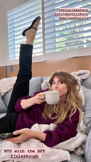 Julianne Hough feet photo thumbnail