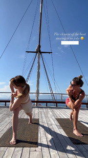 Julianne Hough feet photo thumbnail
