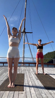 Julianne Hough feet photo thumbnail