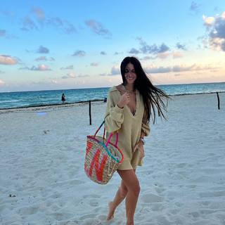 Zaira Nara feet photo thumbnail