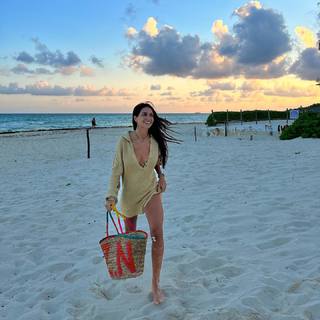 Zaira Nara feet photo thumbnail