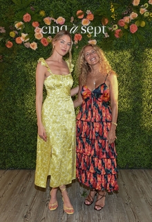 Martha Hunt feet photo thumbnail
