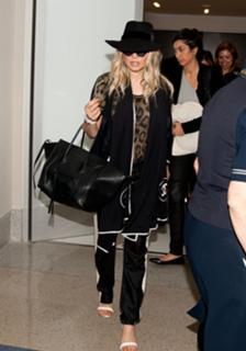 Fergie feet photo thumbnail