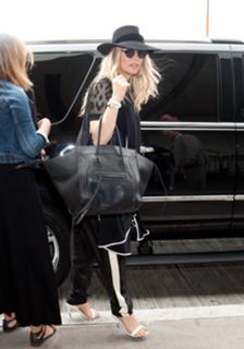 Fergie feet photo thumbnail