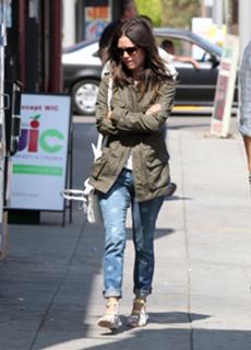 Rachel Bilson feet photo thumbnail