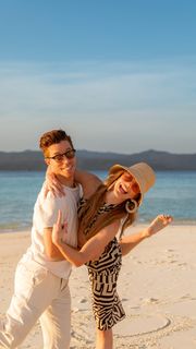 Julianne Hough feet photo thumbnail