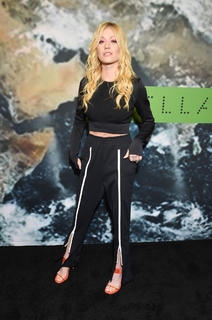 Katherine McNamara feet photo thumbnail